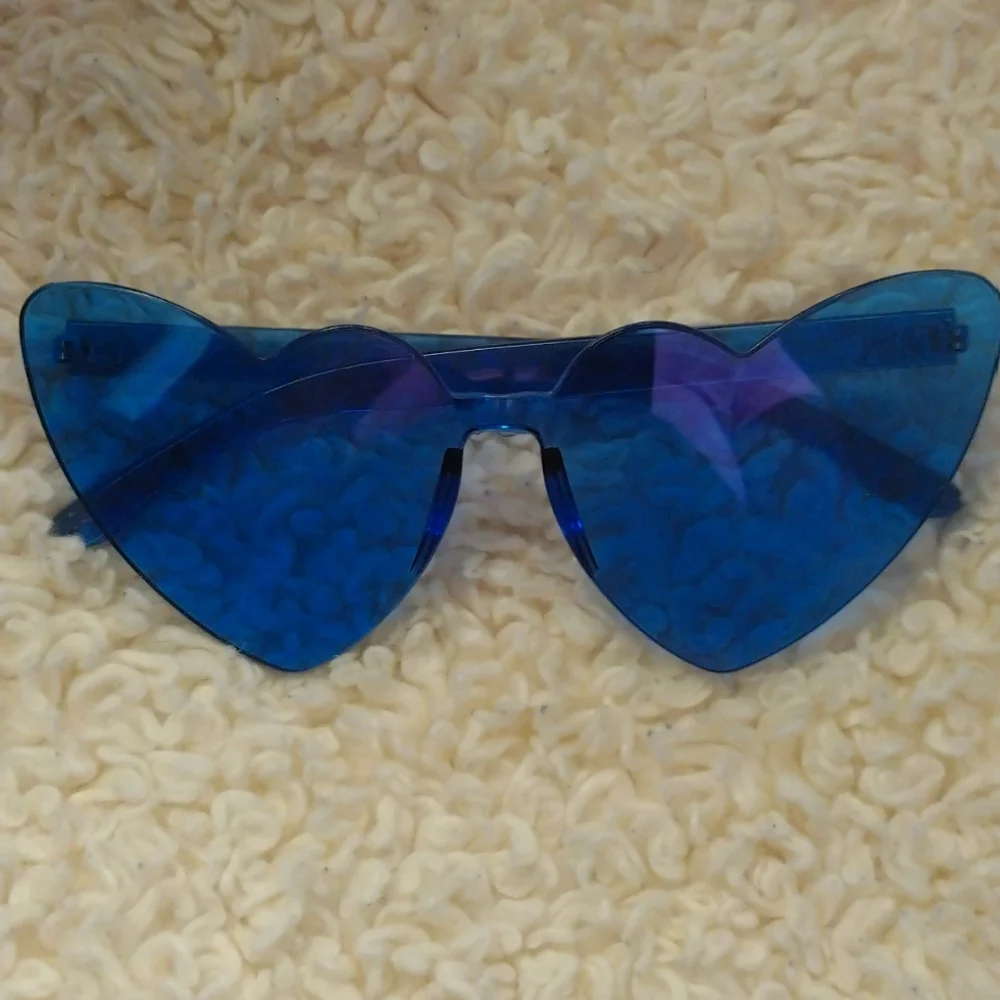 NWOT- Blue Cat Heart Eye Sunglasses 😎